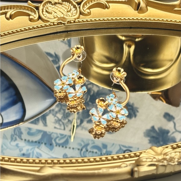 🆕 OSCAR DE LA RENTA🧿 NWOT Blue Forget-Me-Not Hand Painted Flower Drop Earring - Picture 5 of 15